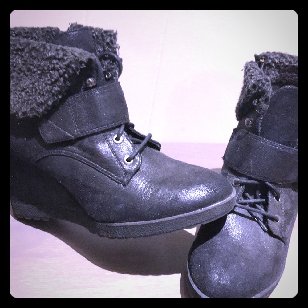 Black furry Low ankled boots
